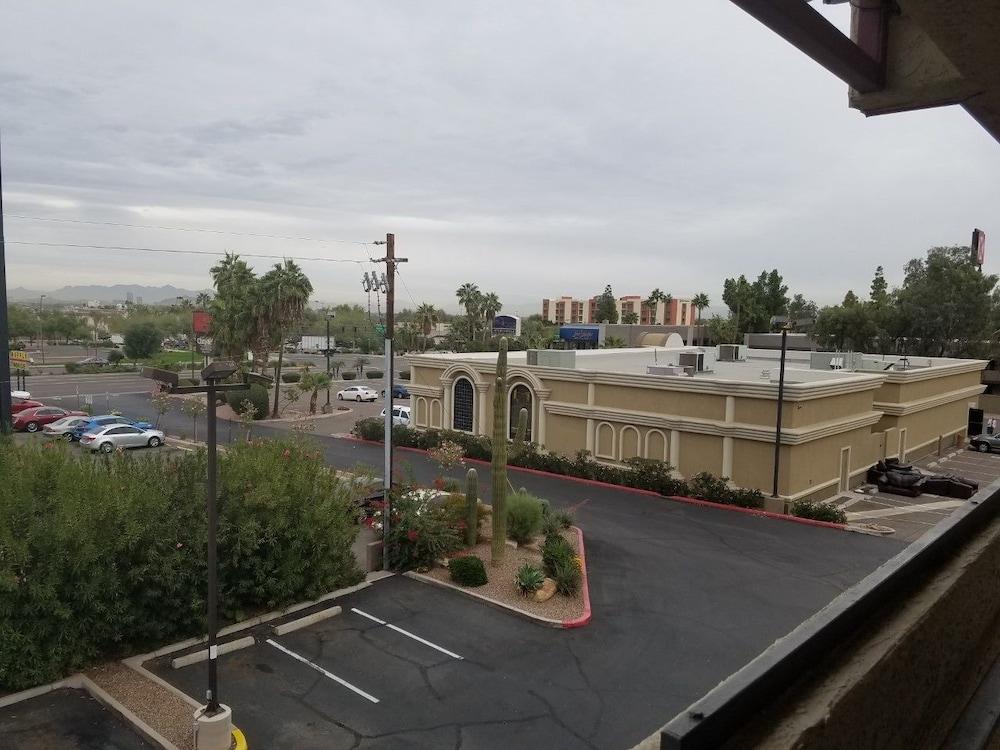 Ramada By Wyndham Tempe/At Arizona Mills Mall Exterior foto